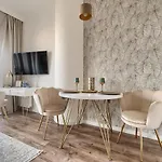 Hanza Tower 1412 *